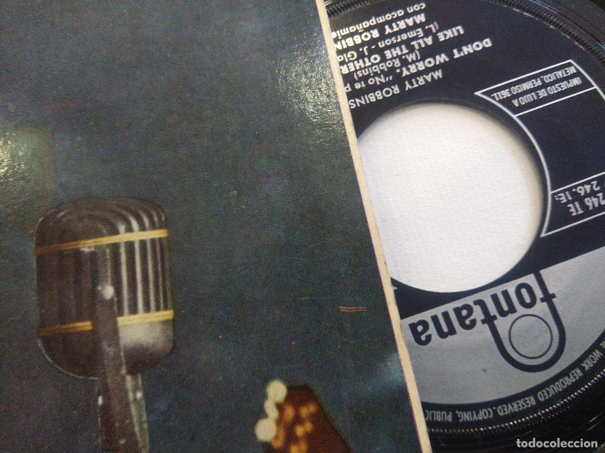 Discos de vinilo: MARTY ROBBINS/DONT WORRY/SINGLE. - Foto 2