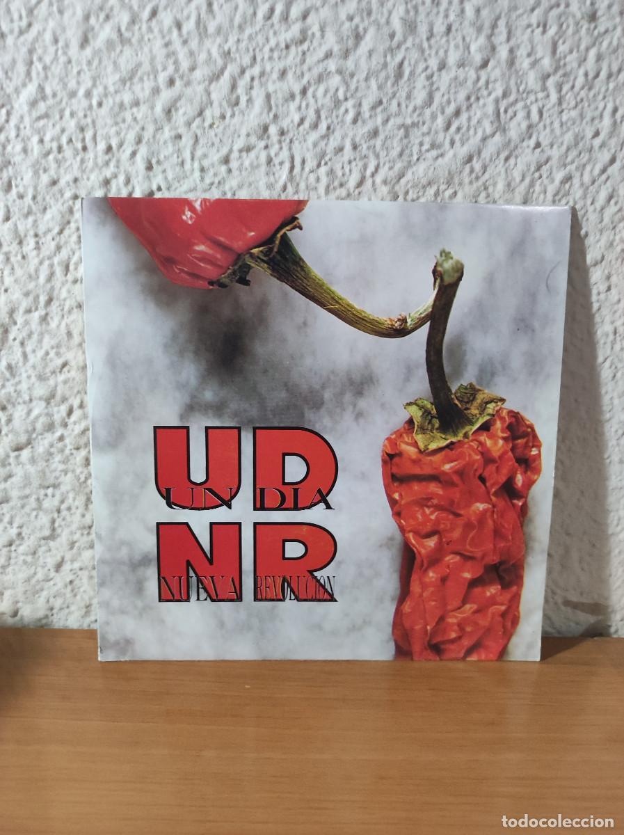 Discos de vinilo: Un Dia En La Nueva Revolucion &ndash; Simplemente - Foto 1