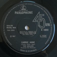 Discos de vinilo: THE HOLLIES, CARRIE ANNE, PARLOPHONE R 5602, UK. Lote 403348294
