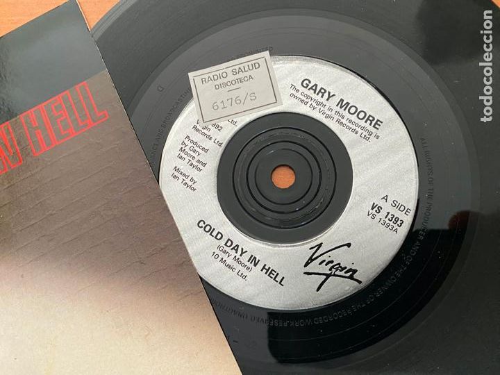 Discos de vinilo: GARY MOORE (GOLD DAY IN HELL) SINGLE 1992 (EPI12) - Foto 2