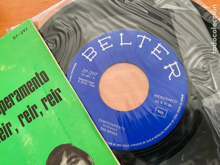 Discos de vinilo: THE BRIKS (TEMPERAMENTO) SINGLE ESPA&Ntilde;A 1966 (EPI1) - Foto 2