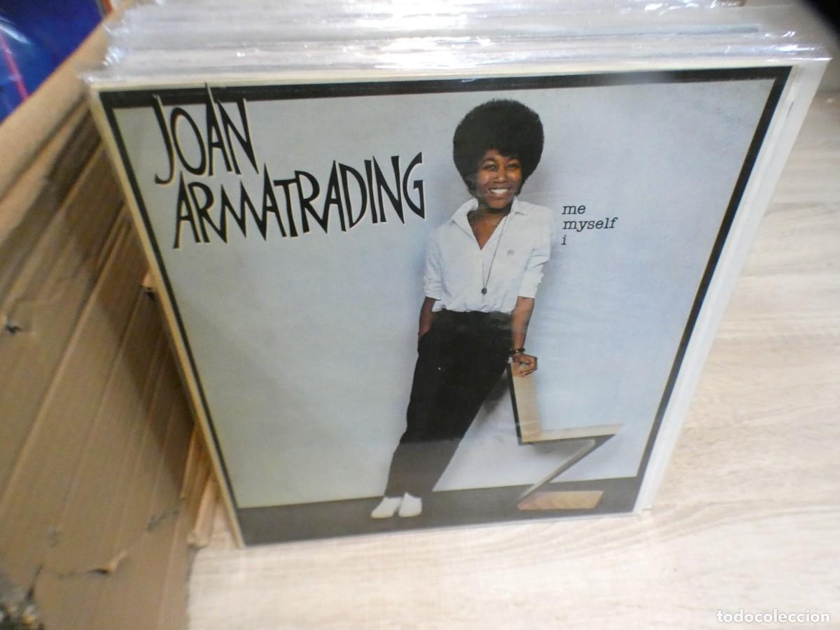 Discos de vinilo: CAJJ198 arkansas1980 LP JOAN ARMTRADING ME MYSELF AND I BUEN ESTADO GENERAL