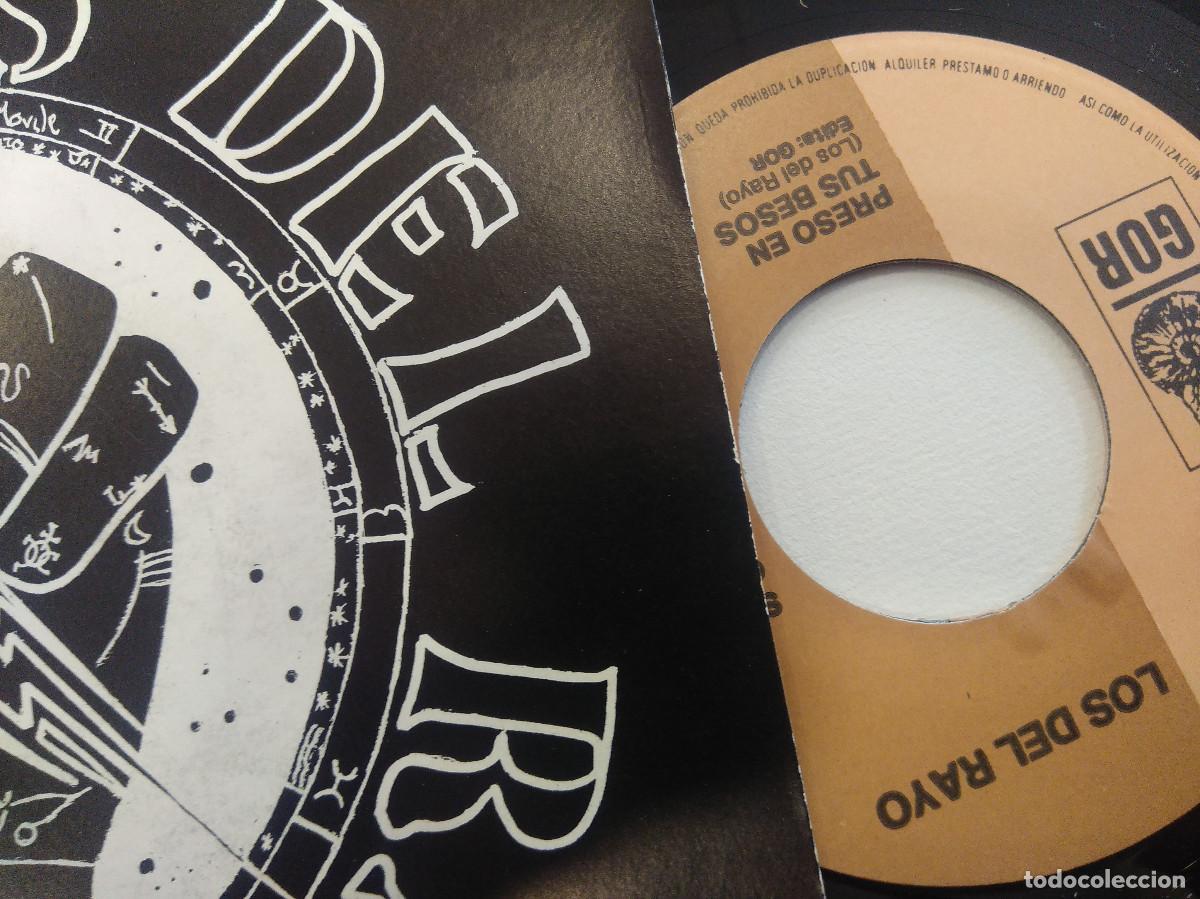 Discos de vinilo: LOS DEL RAYO/PRESO EN TUS BESOS/SINGLE. - Foto 2