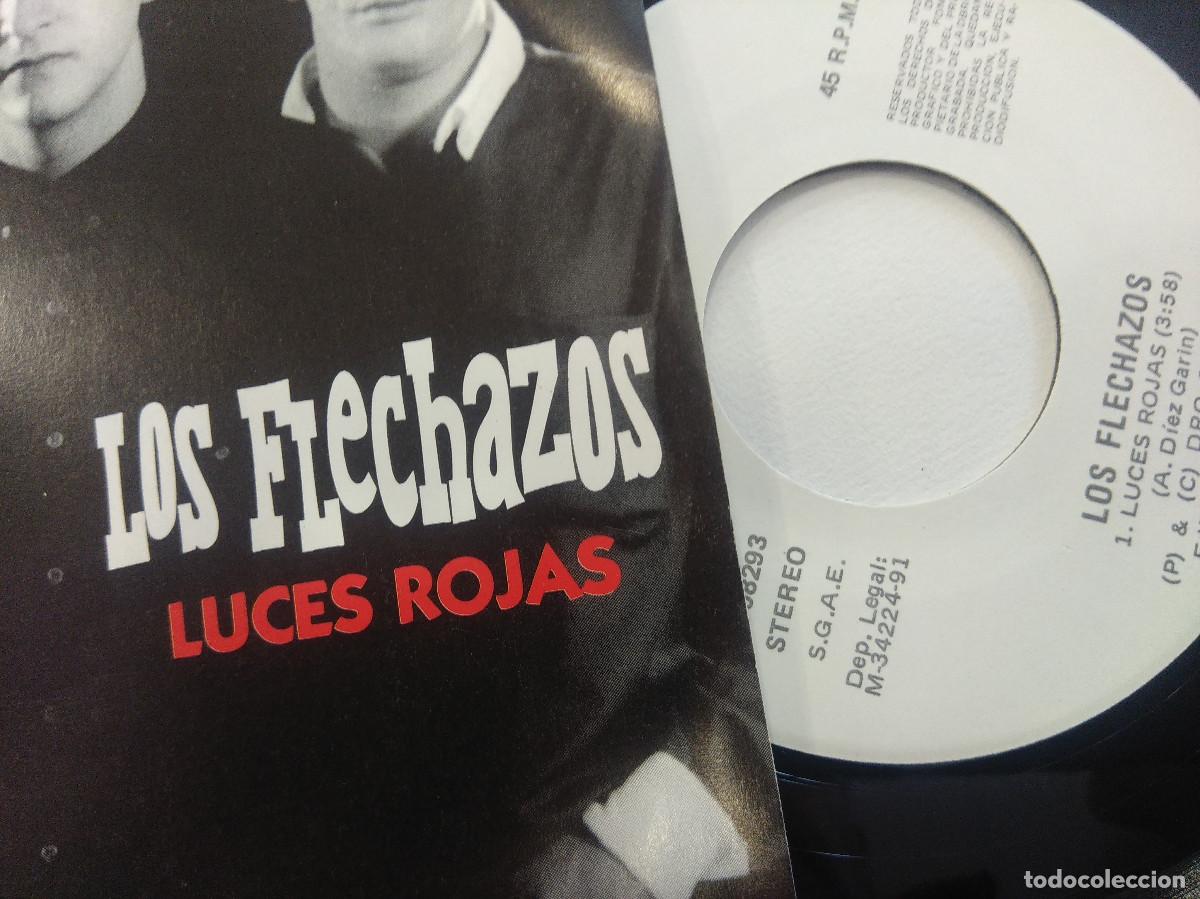 Discos de vinilo: LOS FLECHAZOS/LUCES ROJAS/SINGLE. - Foto 2