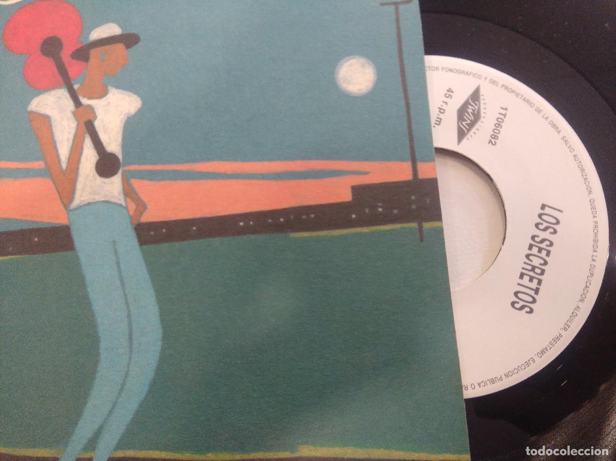 Discos de vinilo: LOS SECRETOS/EL HOTEL DEL AMOR/SINGLE. - Foto 2