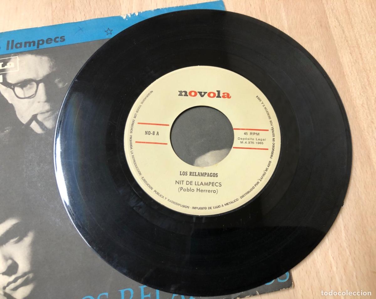 Discos de vinilo: DISCO VINILO 45 RPM N&ordm; 8 LOS REL&Aacute;MPAGOS - Foto 2