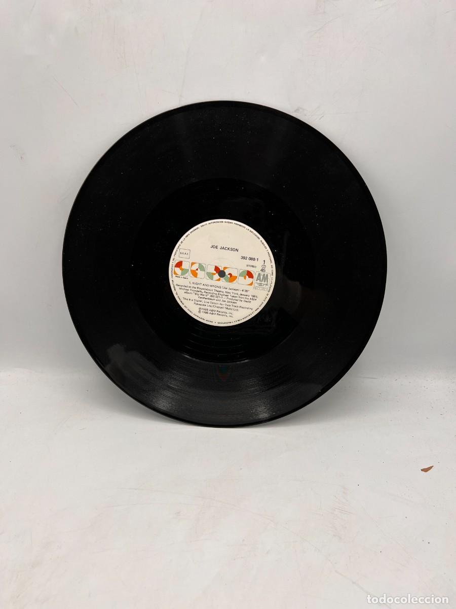 Discos de vinilo: MAXI-SINGLE - JOE JACKSON - RIGHT AND WRONG - A&M RECORDS - MADRID 1986 - Foto 2