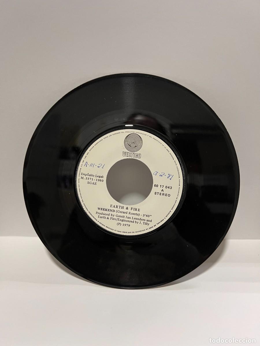 Discos de vinilo: SINGLE - EARTH AND FIRE - WEEKEND / ANSWER ME - VERTIGO - MADRID 1980 - Foto 2