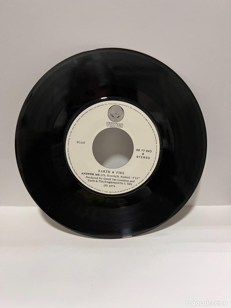 Discos de vinilo: SINGLE - EARTH AND FIRE - WEEKEND / ANSWER ME - VERTIGO - MADRID 1980 - Foto 3