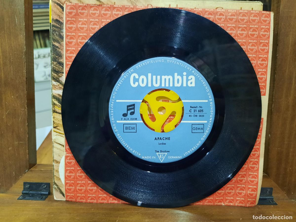 Discos de vinilo: The Shadows - Apache / Quatermaster&acute;s Stores - Single sello Columbia - Foto 1