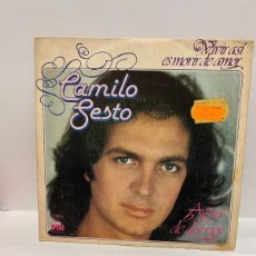 Discos de vinilo: SINGLE - CAMILO SESTO - VIVIR ASI ES MORIR DE AMOR / AGUA DE DOS RÍOS - ARIOLA - BARCELONA 1978