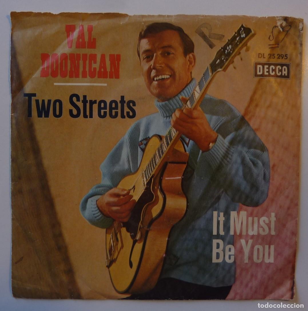 Discos de vinilo: VAL DOONICAN // TWO STREETS // GERMANY // SINGLE - Foto 2