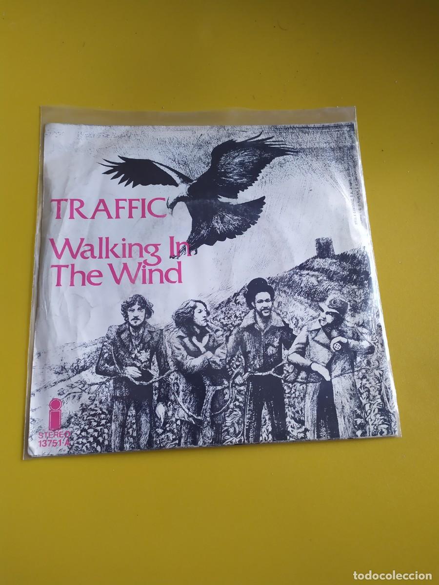 Discos de vinilo: Traffic - Walking in the wind 1975 - Foto 2