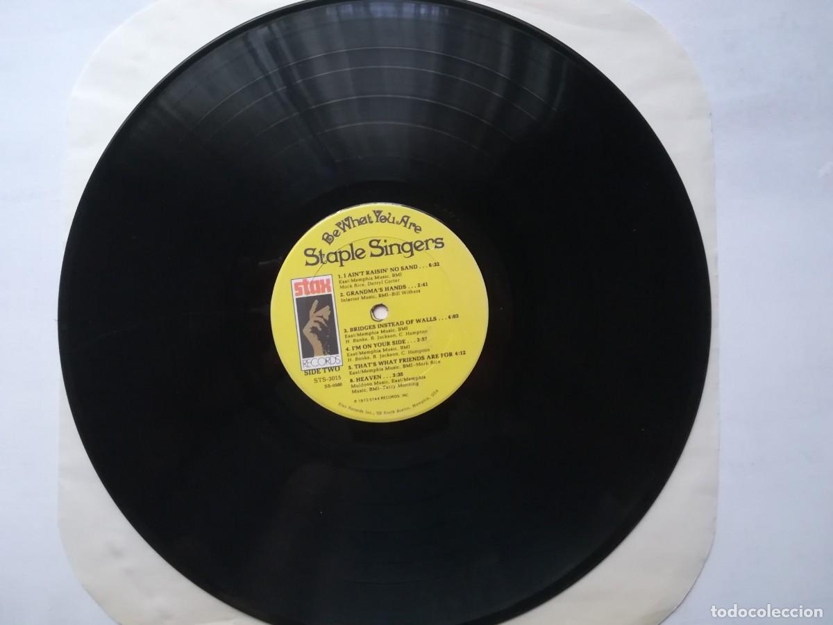 Discos de vinilo: Staple Singers. Be What You Are. LP - Foto 3