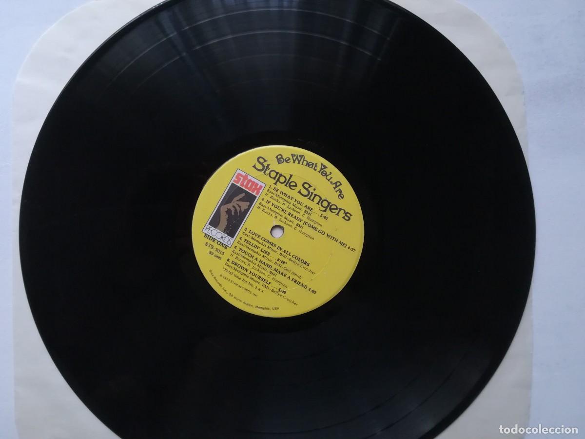 Discos de vinilo: Staple Singers. Be What You Are. LP - Foto 5
