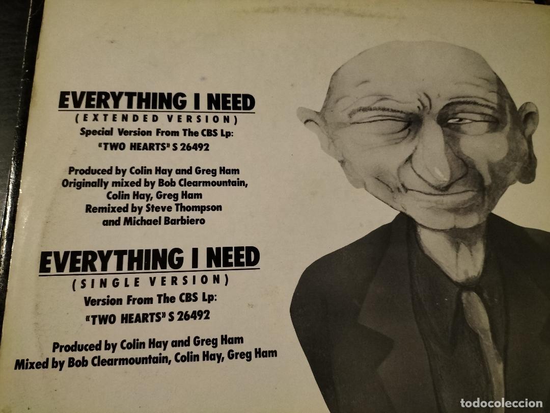 Discos de vinilo: MEN AT WORK - EVERYTHING I NEED 12&rdquo; MAXI CBS 1985 - NEW WAVE SYNTH POP - Foto 2
