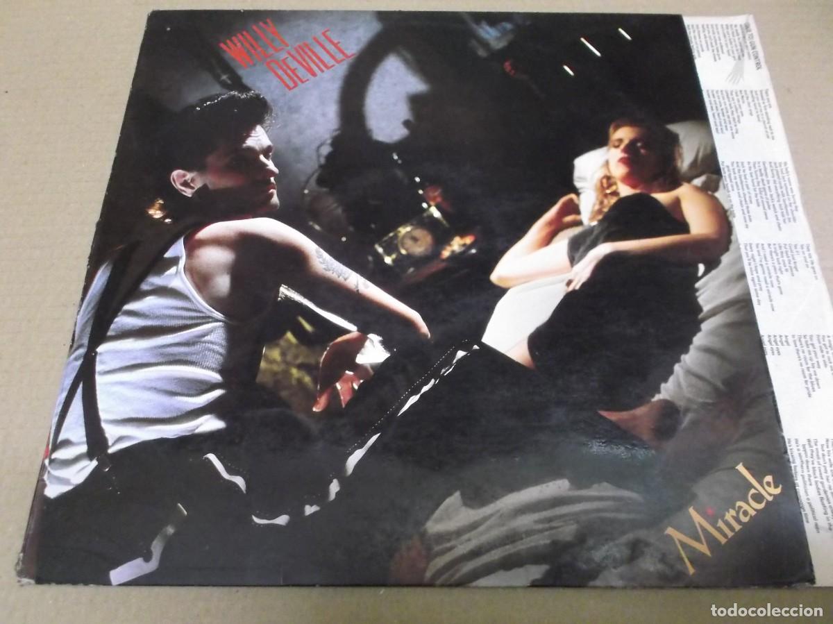Discos de vinilo: WILLY DEVILLE (LP) MIRACLE A&Ntilde;O 1987 &ndash; ENCARTE INTERIOR CON LETRAS - Foto 1