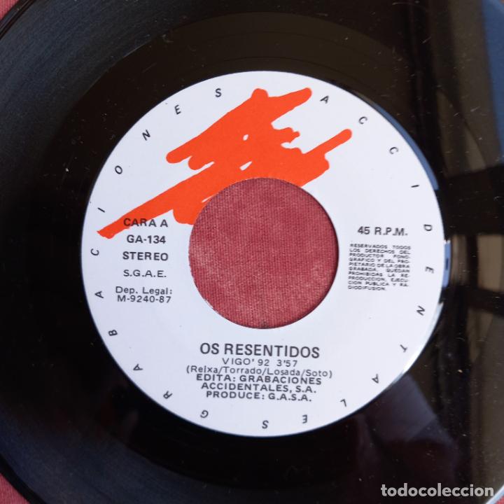 Discos de vinilo: Os Resentidos - Vigo 92 (Single) 1987 - Foto 3