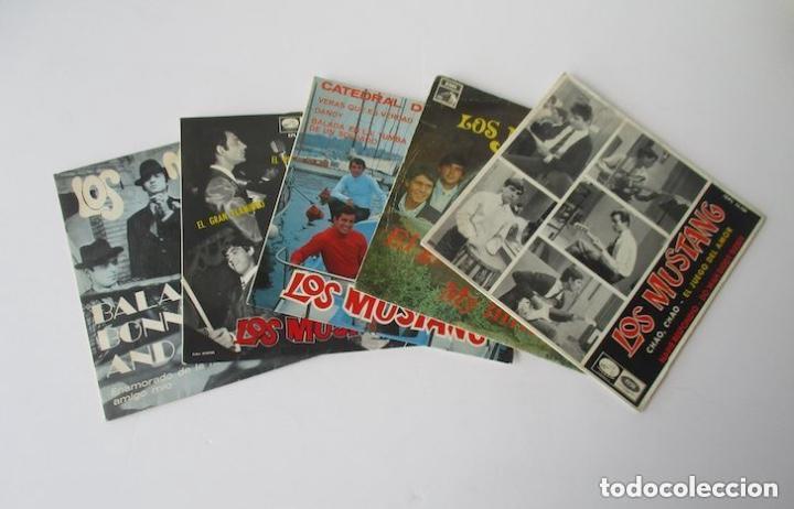 Discos de vinilo: CINCO DISCOS SINGLES DE LOS MUSTANG - Foto 1