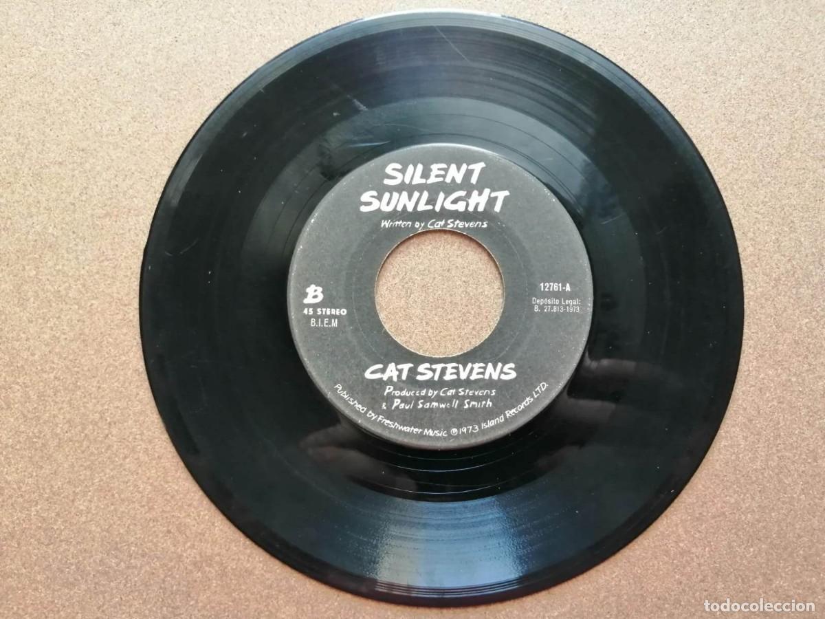 Discos de vinilo: DISCO SINGLE. CAT STEVENS (SILENT SUNLIGHT - THE HURT) - Foto 2