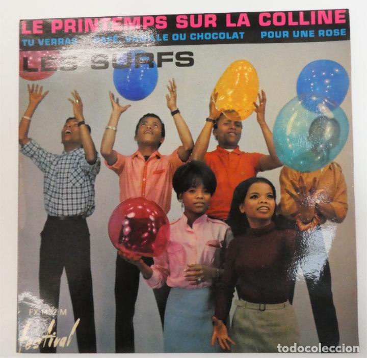 Discos de vinilo: Disco vinilo single Les Surfs Le printemps sur la colline - Foto 1