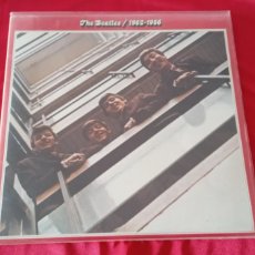 Discos de vinilo: THE BEATLES - 1962-1966 - (THE RED ALBUM)- 2LP - LETRAS - GATEFOLD -UK - PCSP 717 - INSERT LETRAS