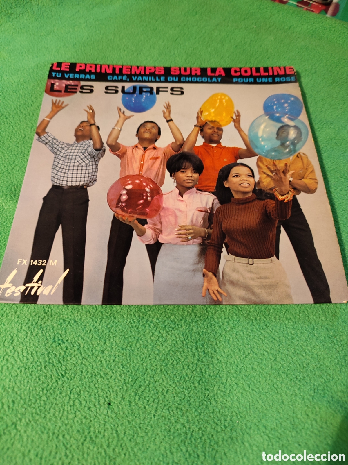 Discos de vinilo: Les Surfs - Les printemps sur la Colline + 3 - Foto 1