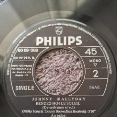Discos de vinilo: JOHNNY HALLYDAY – DEUX AMIS POUR UN AMOUR SELLO: PHILIPS – 6009 089 FORMATO: VINILO, 7”, 45 RPM, SI