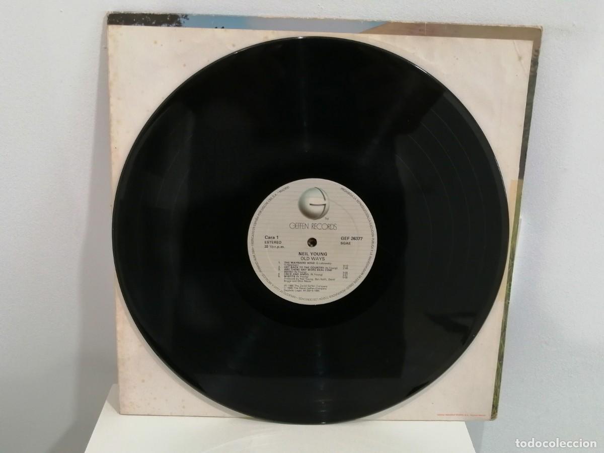 Discos de vinilo: Neil Young - Old Ways - LP - 1985 - Foto 5