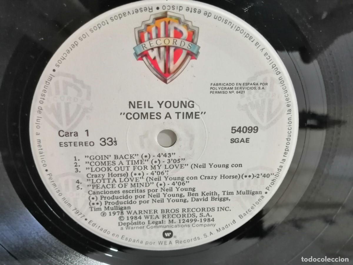 Discos de vinilo: Neil Young - Comes A Time - LP - 1984 - Spain - Foto 4