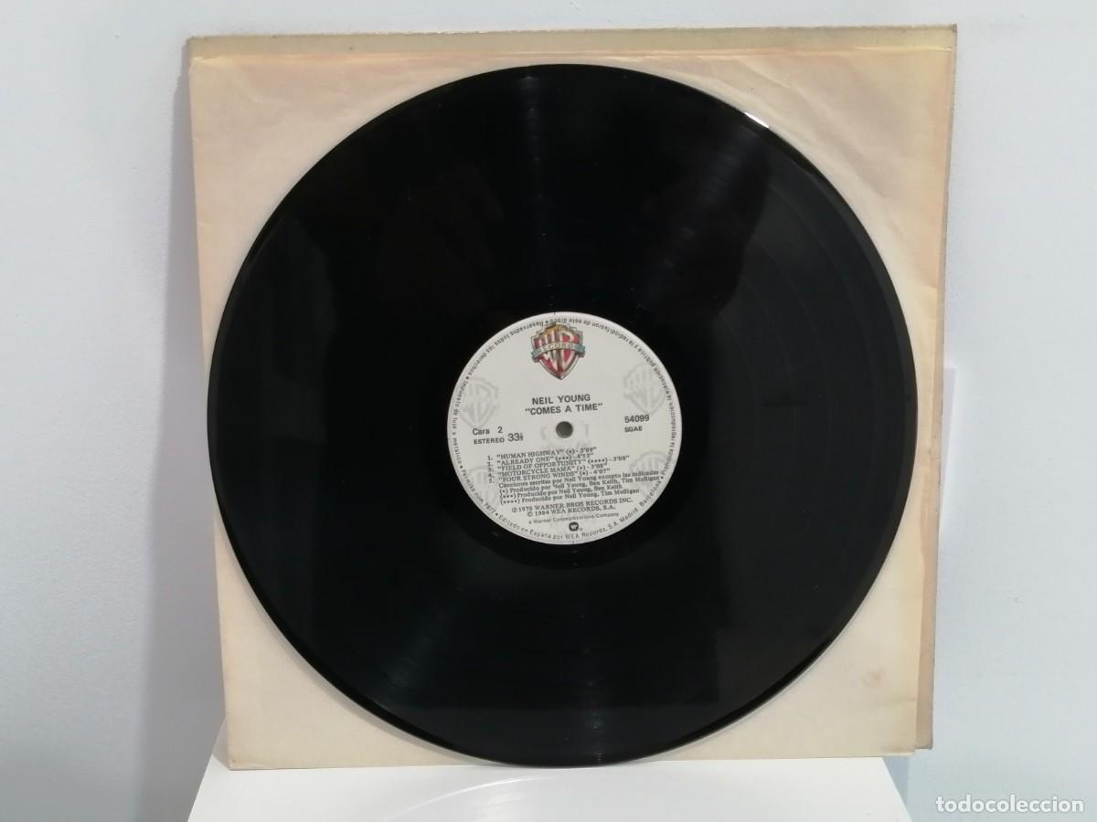 Discos de vinilo: Neil Young - Comes A Time - LP - 1984 - Spain - Foto 5