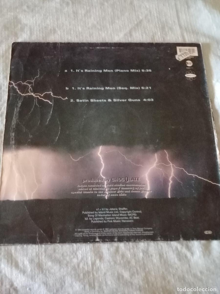 Discos de vinilo: CHOCOLATE / IT&acute;S RAINING MEN - Foto 2