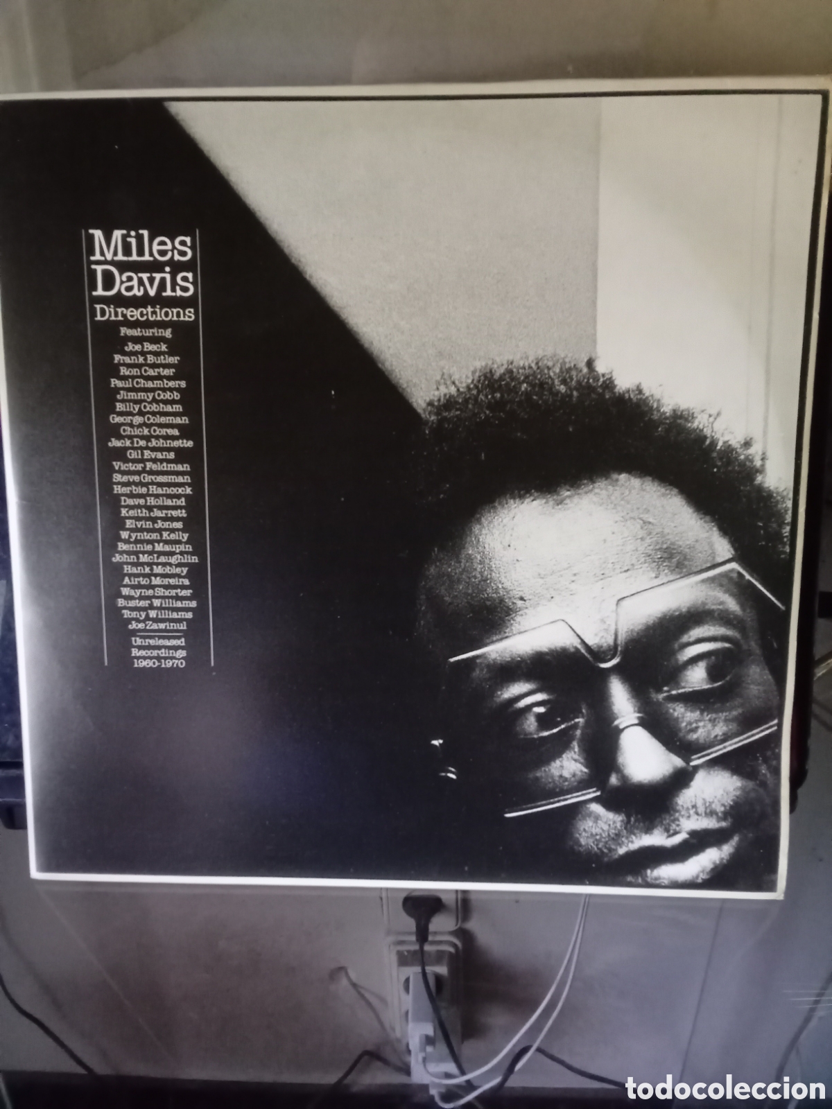 Discos de vinilo: MILES DAVIS &rdquo;DIRECTIONS &rdquo; Doble LP CBS 1981 - Foto 1