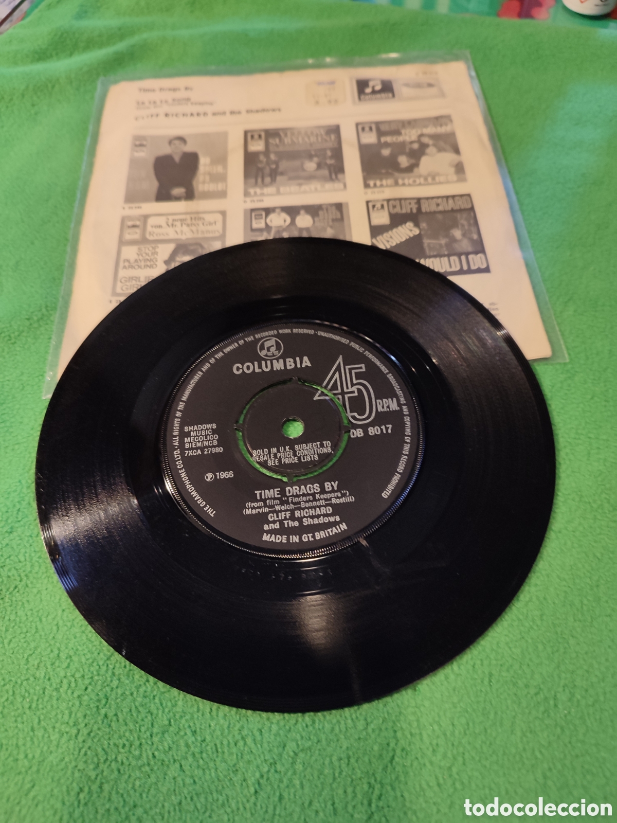 Discos de vinilo: Cliff Richard - Time drags by - Foto 2
