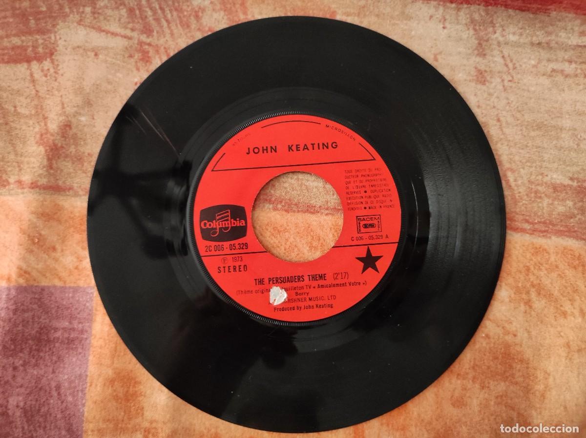 Discos de vinilo: John Keating &lrm;&ndash; Amicalement V&ocirc;tre - The Persuaders Theme single - Foto 3