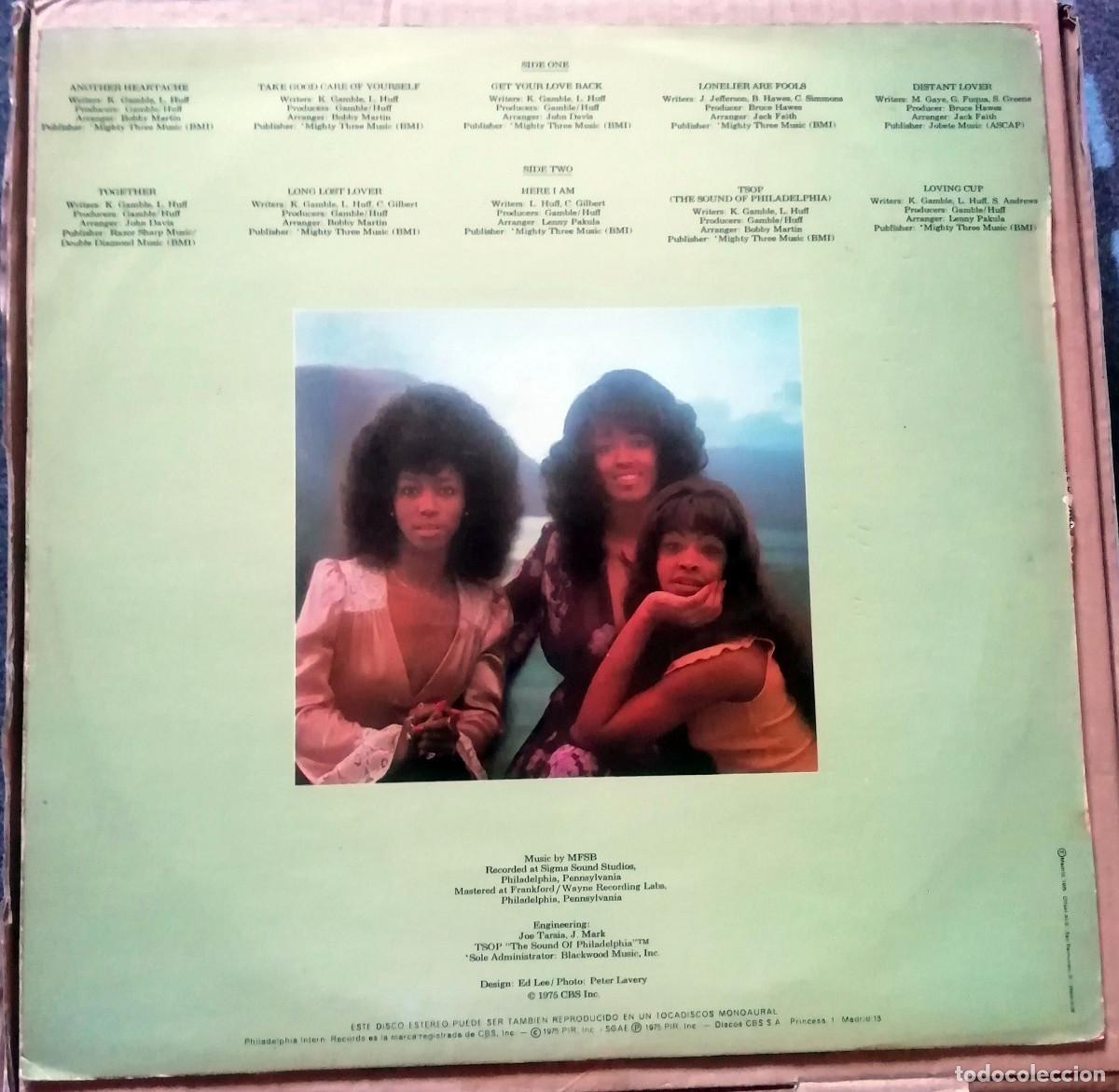 Discos de vinilo: The Three Degrees &lrm;&ndash; With Love LP, Spain 1975 - Foto 2