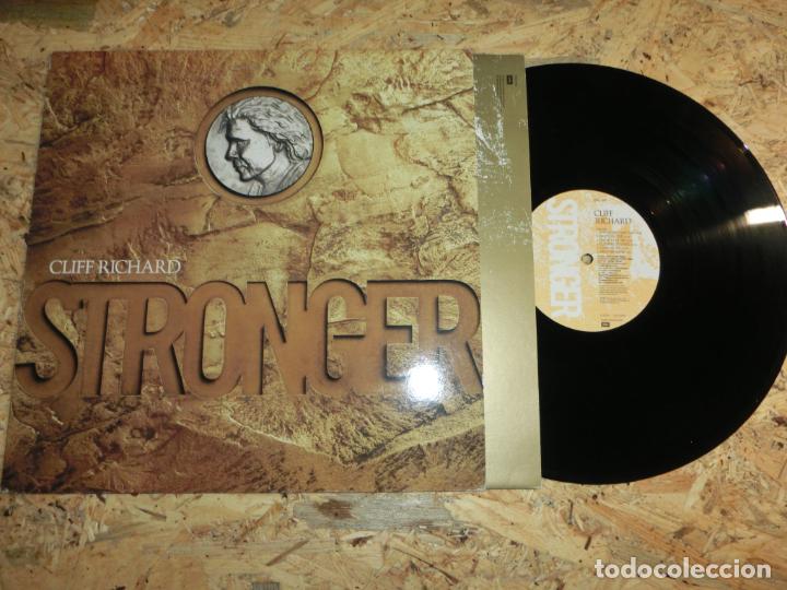 Discos de vinilo: CLIFF RICHARD - STRONGER - Foto 1