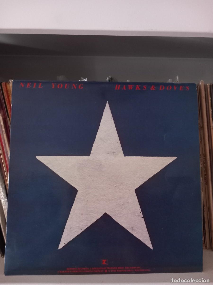 Discos de vinilo: Neil Young &lrm;&ndash; Hawks & Doves - lp spain - Foto 1