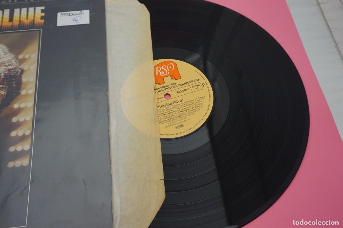 Discos de vinilo: LP - STAYING ALIVE - BANDA SONORA ORIGINAL - Foto 2