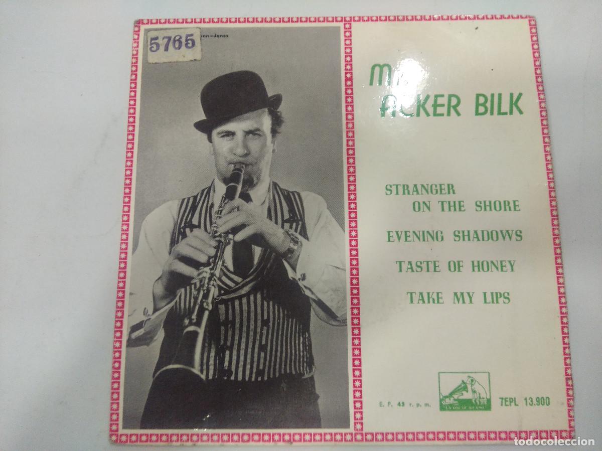 Discos de vinilo: ACKER BILK/STRANGER ON THE SHORE/SINGLE. - Foto 1