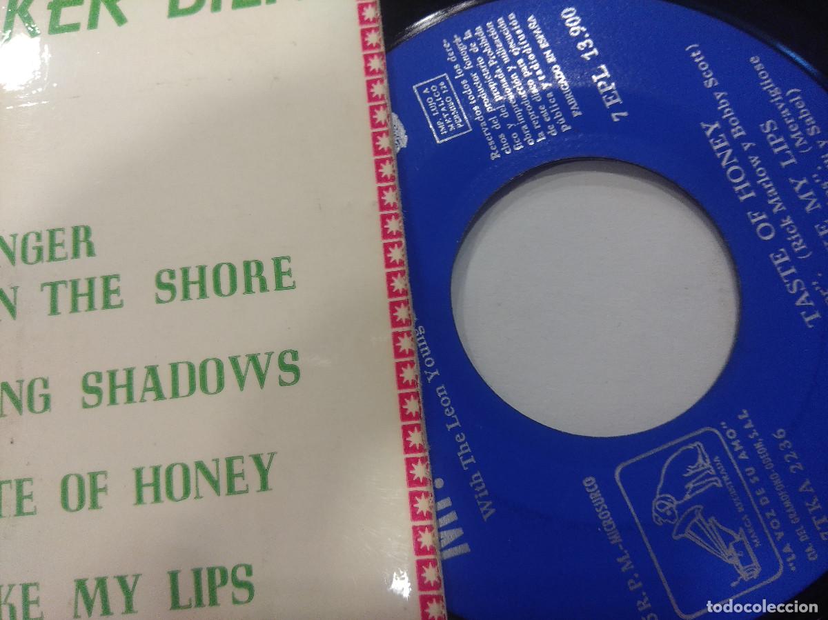 Discos de vinilo: ACKER BILK/STRANGER ON THE SHORE/SINGLE. - Foto 2