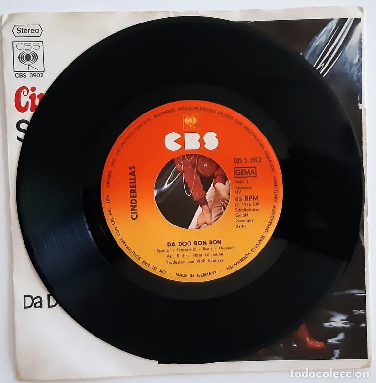 Discos de vinilo: Cinderellas. Superstar/ Da doo ron ron. CBS, Germany 1976 single - Foto 3