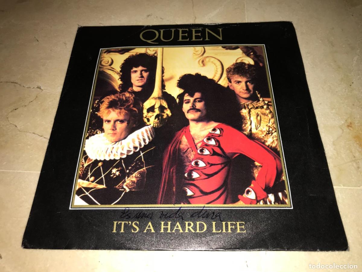 Discos de vinilo: QUEEN-IT&acute;S A HARD LIFE-ORIGINAL ESPA&Ntilde;OL 1984-EN BUEN ESTADO