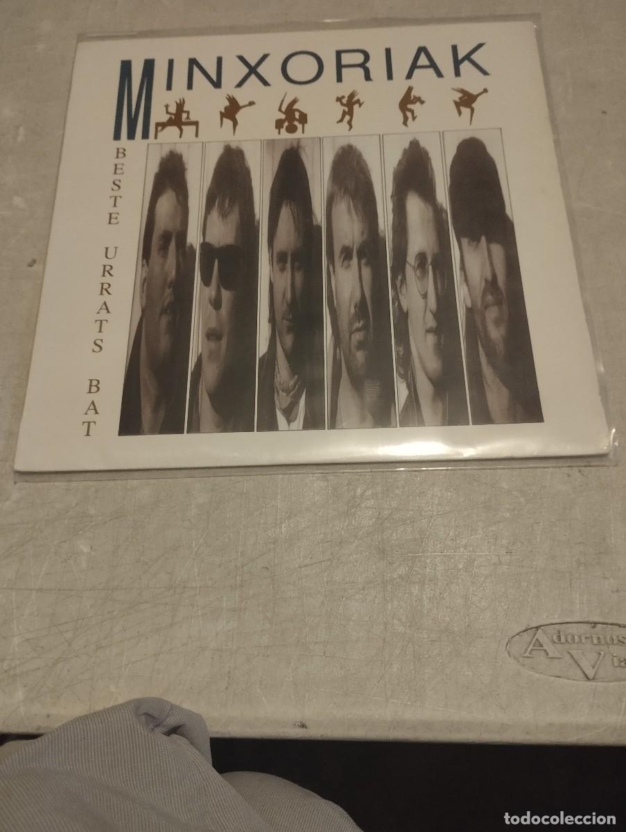 Discos de vinilo: Minxoriak LP Beste Urrats Bat Esp.1990 insert letras - Foto 1