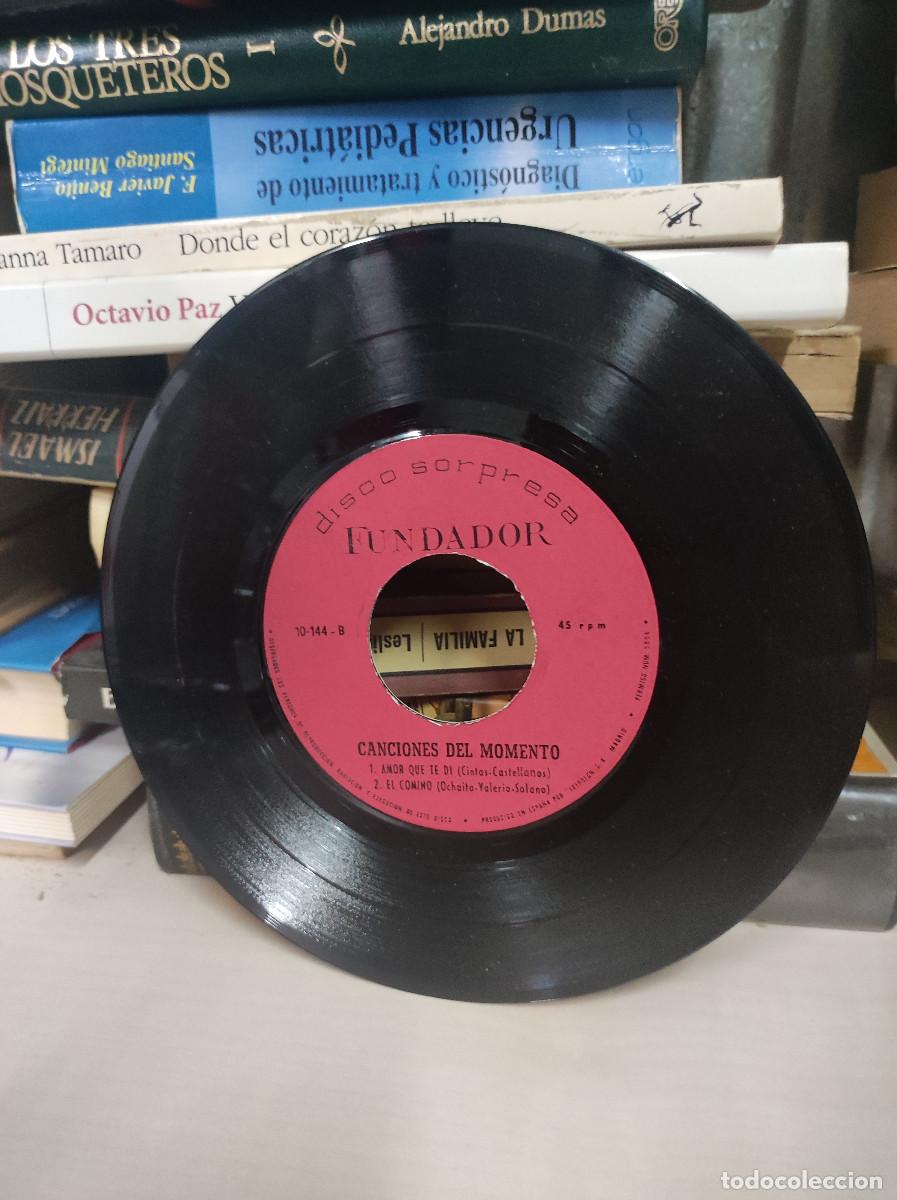 Discos de vinilo: DISCO SORPRESA FUNDADOR CANCIONES DEL MOMENTO - Foto 2
