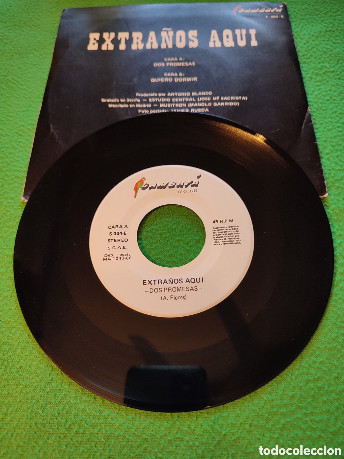 Discos de vinilo: Extra&ntilde;os Aqu&iacute; - Dos promesas - Foto 2