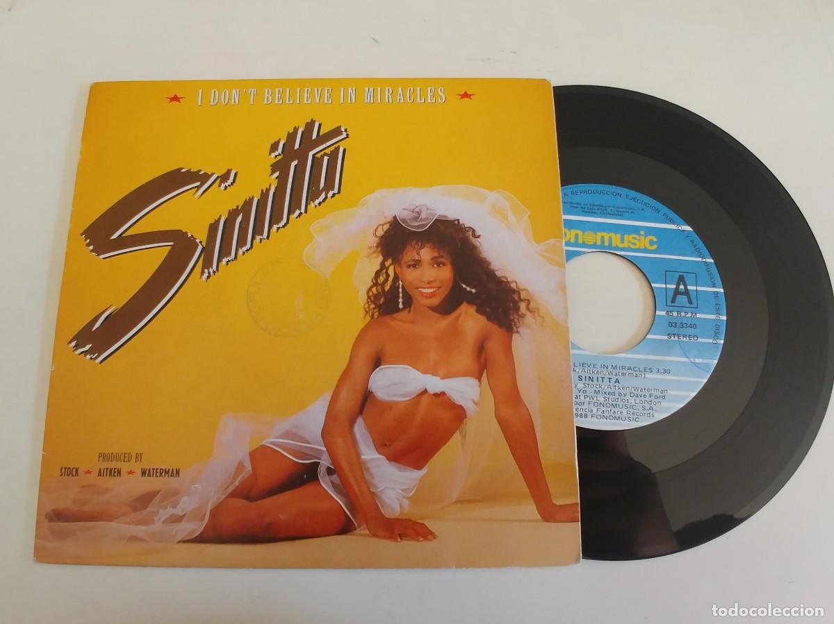 Discos de vinilo: SINITTA-SINGLE I DON&acute;T BELIEVE IN MIRACLES - Foto 1