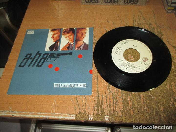 Discos de vinilo: AHA - THE LIVING DAYLIGHTS - SINGLE - SPAIN - WEA - PROMOCIONAL - REF 928 305-7 - LHF -