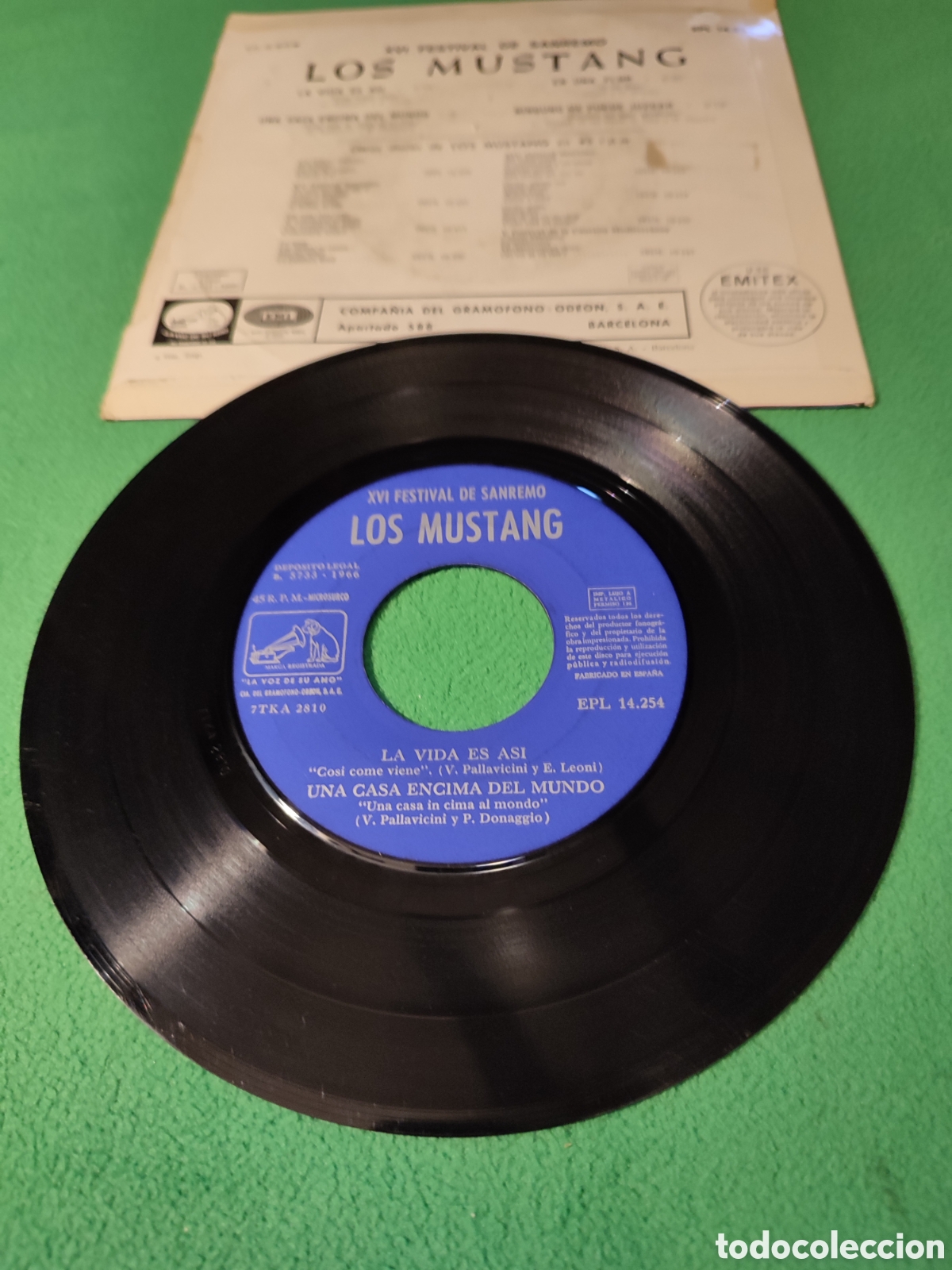 Discos de vinilo: Los Mustang - La vida es as&iacute; + 3 - Foto 2