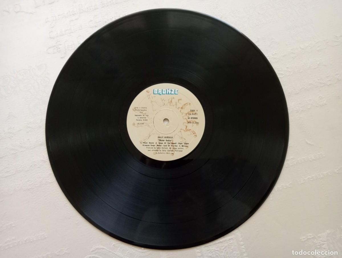 Discos de vinilo: LP SALLY OLDFIELD - WATER BEARER - Foto 2